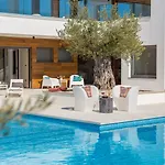 Old Olive Viii Villa