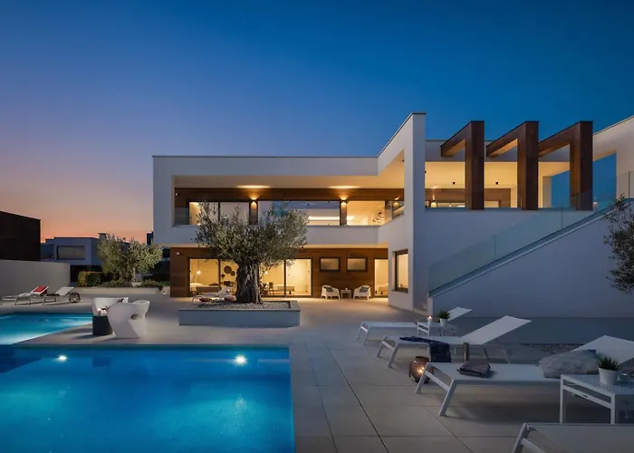 Old Olive Viii Villa